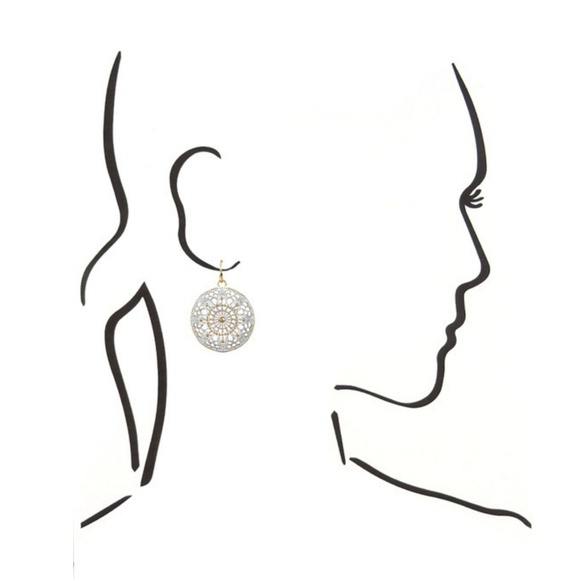White plated filigree disc earrings - Picture 3 of 3